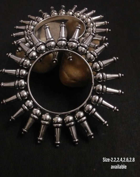 Pointed oxidised bangles (Set of 2)