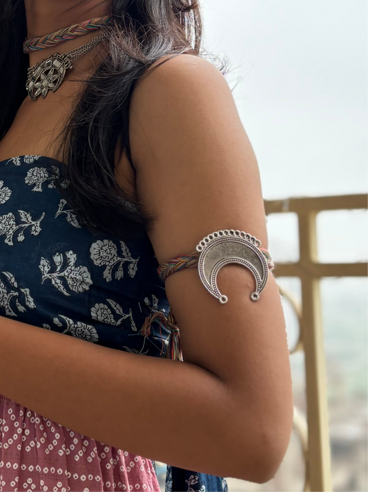 Lunar Embrace – Crescent Moon Armlet