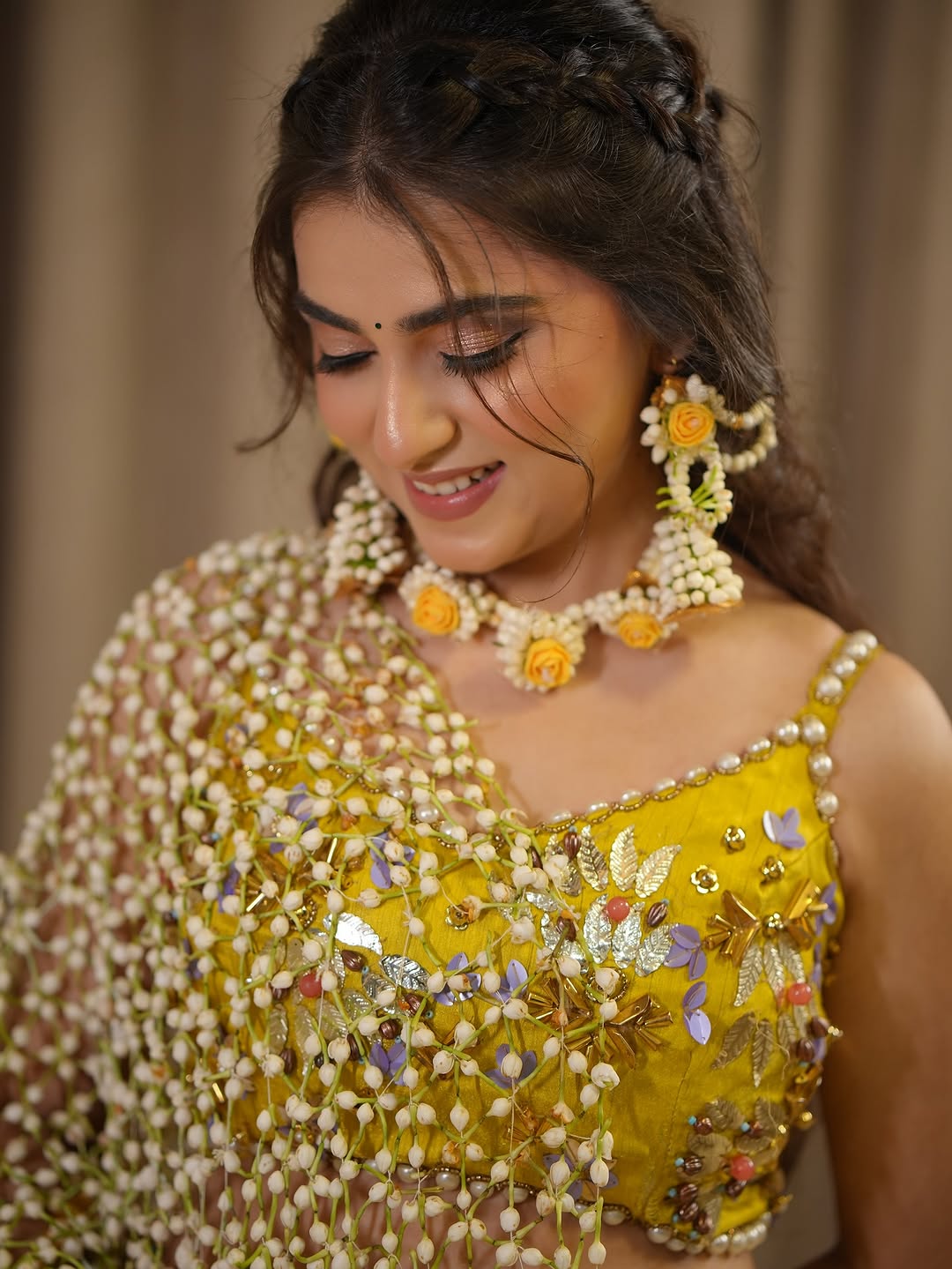 Phoolon Ka Dupatta – Luxury Floral Bridal Dupatta (Imported Flowers)