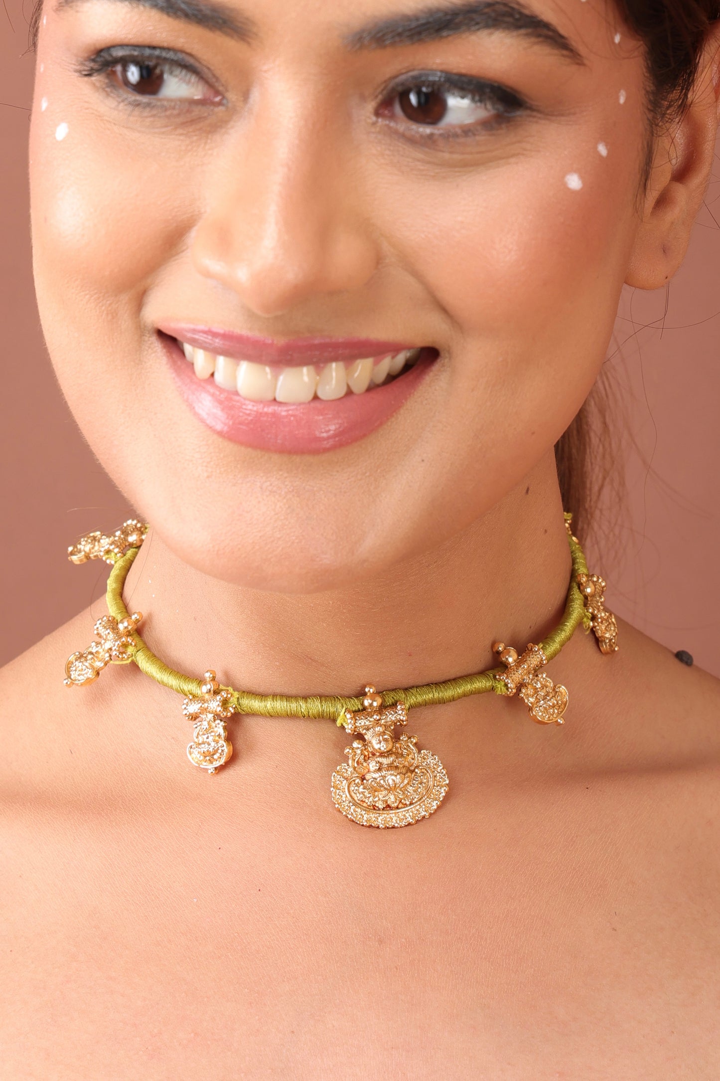 Prosperity thread neckpiece