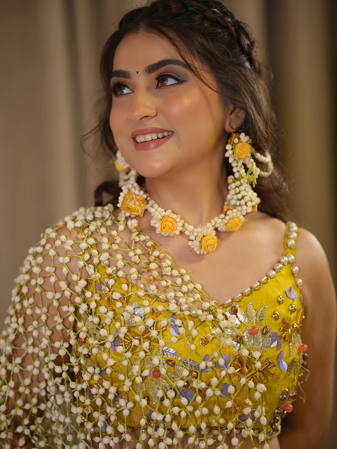 Phoolon Ka Dupatta – Luxury Floral Bridal Dupatta (Imported Flowers)