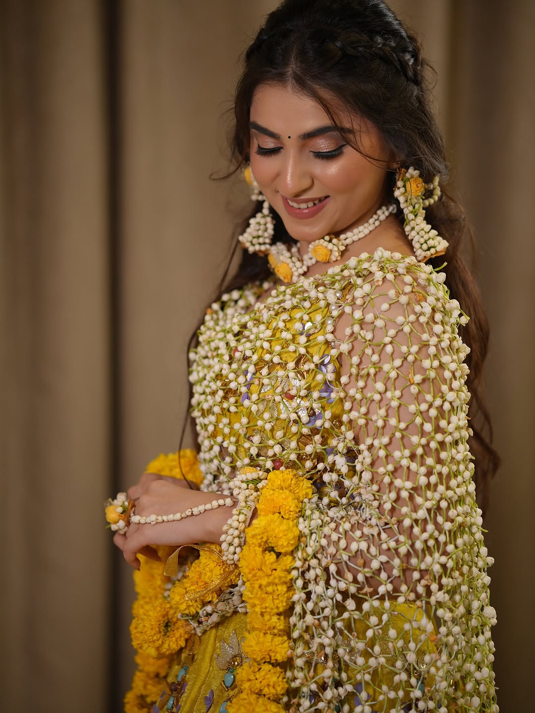 Phoolon Ka Dupatta – Luxury Floral Bridal Dupatta (Imported Flowers)