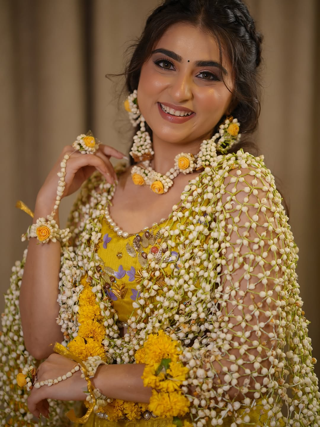 Phoolon Ka Dupatta – Luxury Floral Bridal Dupatta (Imported Flowers)