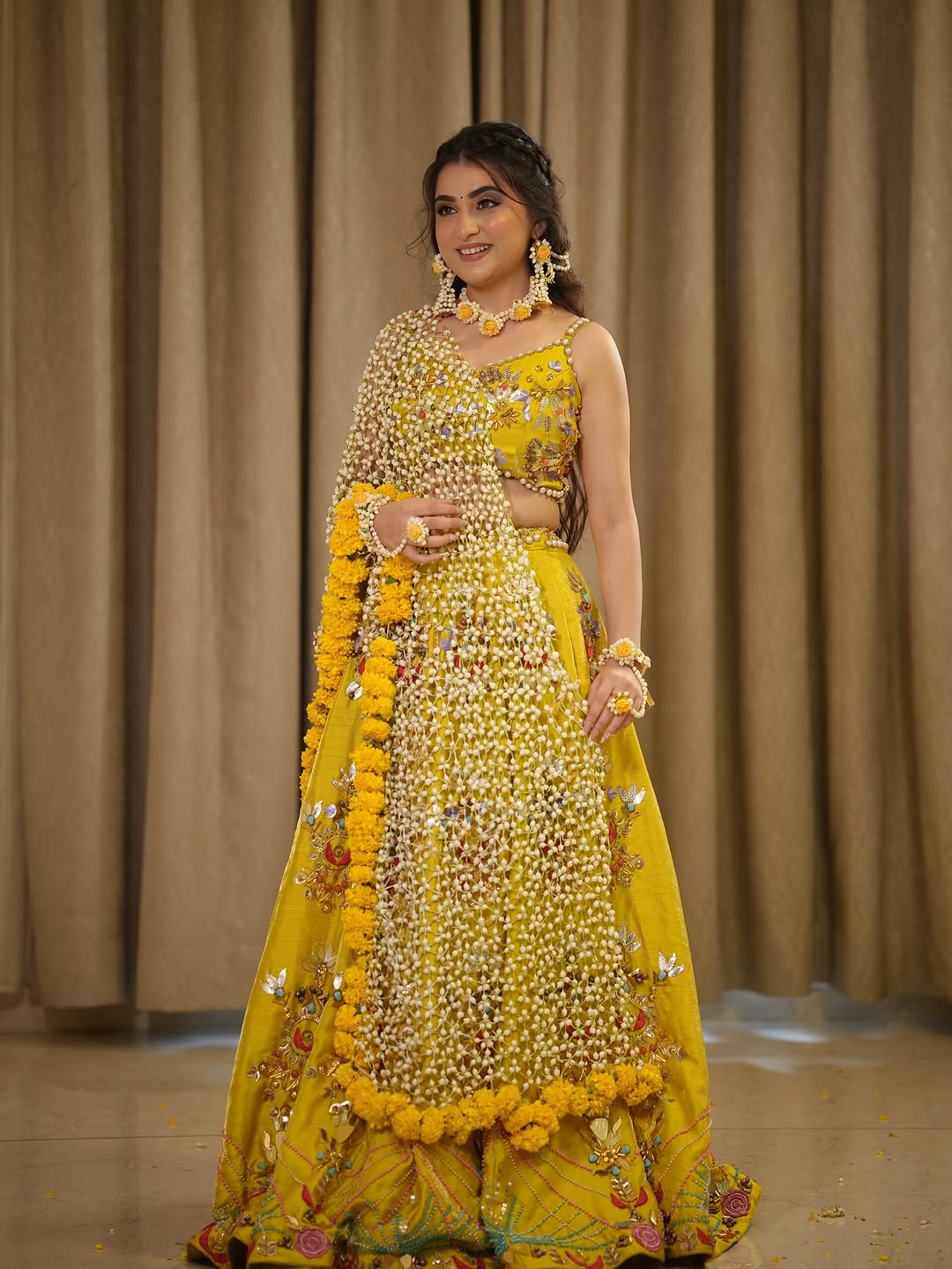 Phoolon Ka Dupatta – Luxury Floral Bridal Dupatta (Imported Flowers)