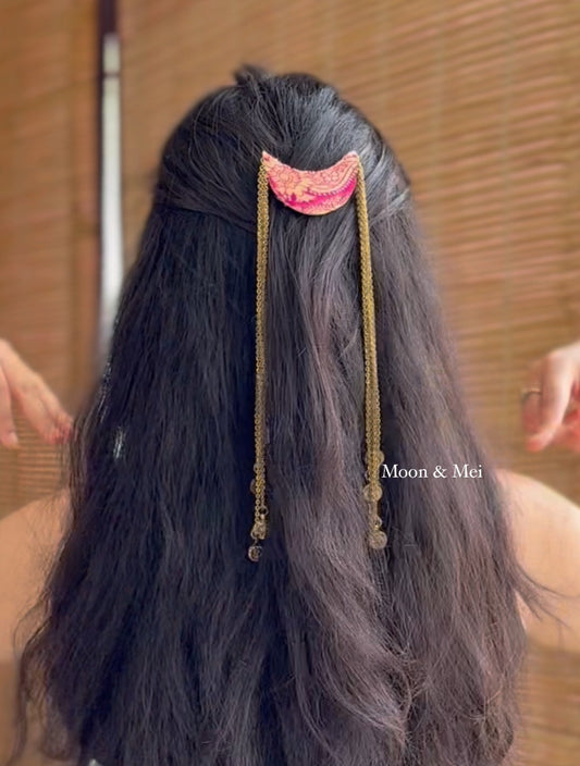 🌙 Boho Pink Crescent Hair Clip with Chains – Inspired by Kashi Brocade