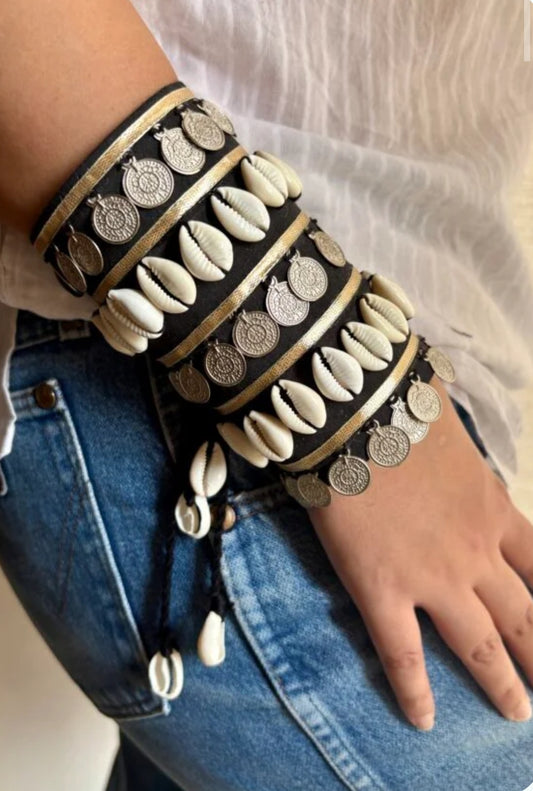 Banjara Black handcuff - Onesize