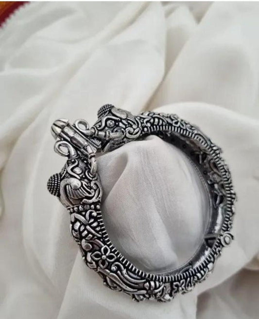 Engraved oxidised kada