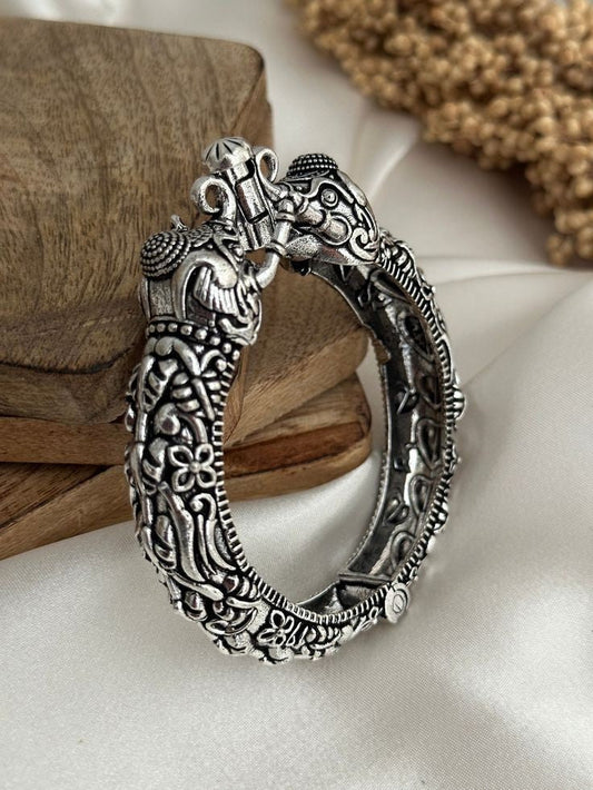 Engraved oxidised kada