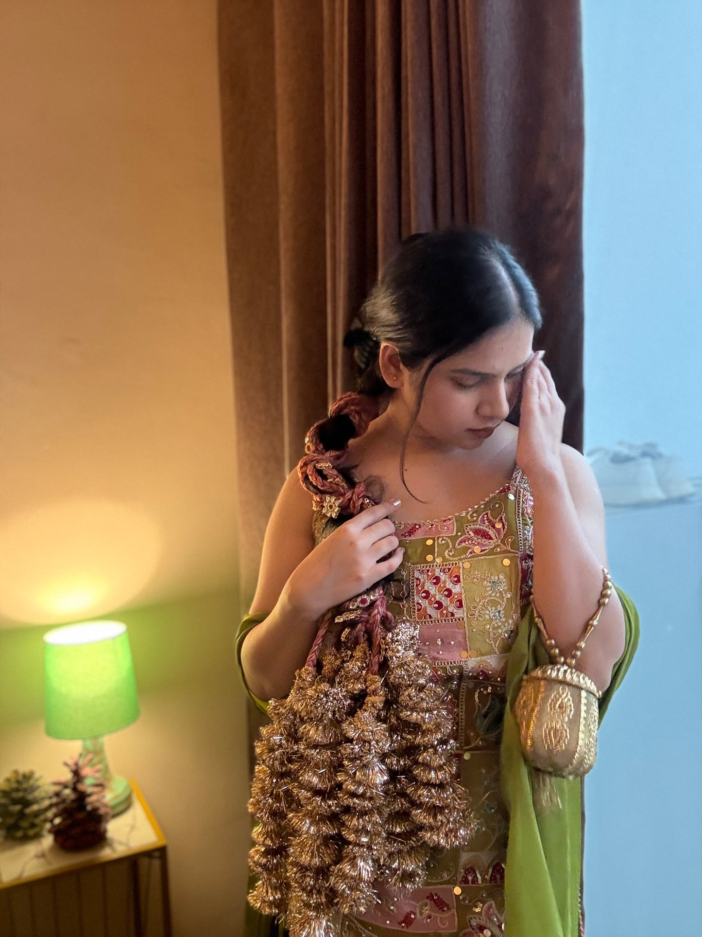 Kundan embellished Parandi