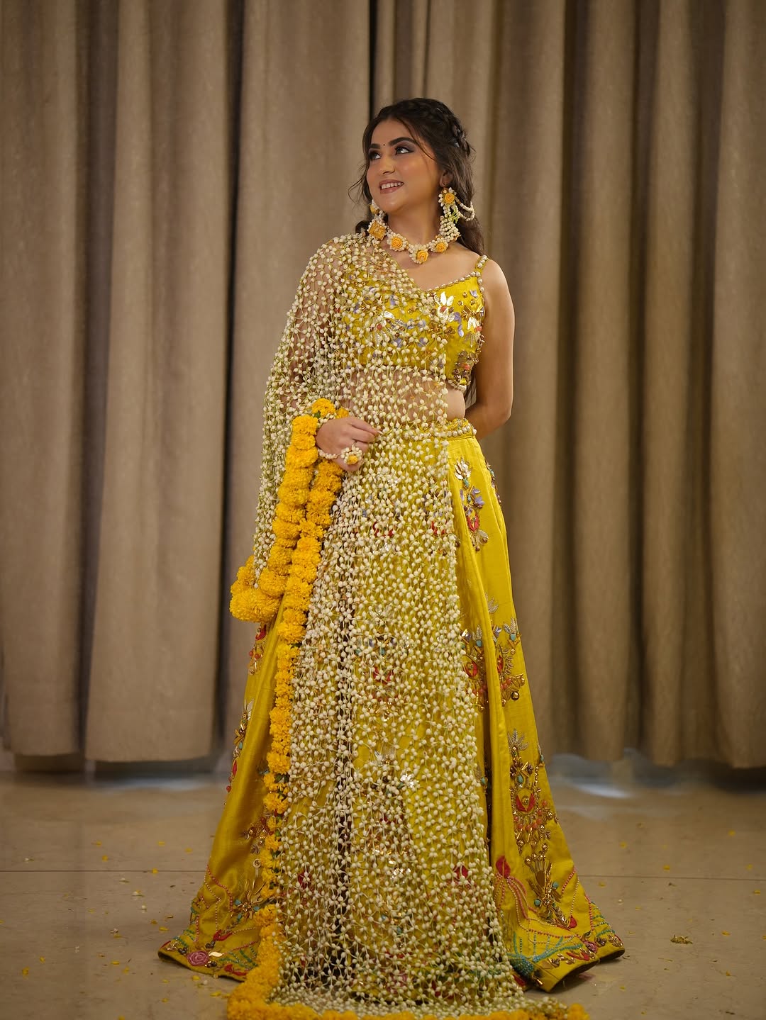 Phoolon Ka Dupatta – Luxury Floral Bridal Dupatta (Imported Flowers)