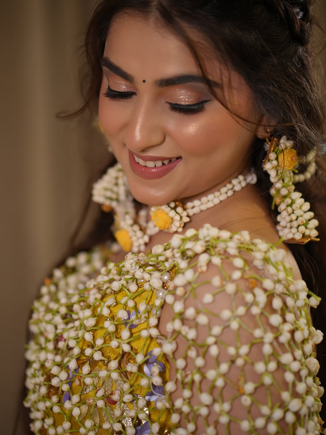 Phoolon Ka Dupatta – Luxury Floral Bridal Dupatta (Imported Flowers)