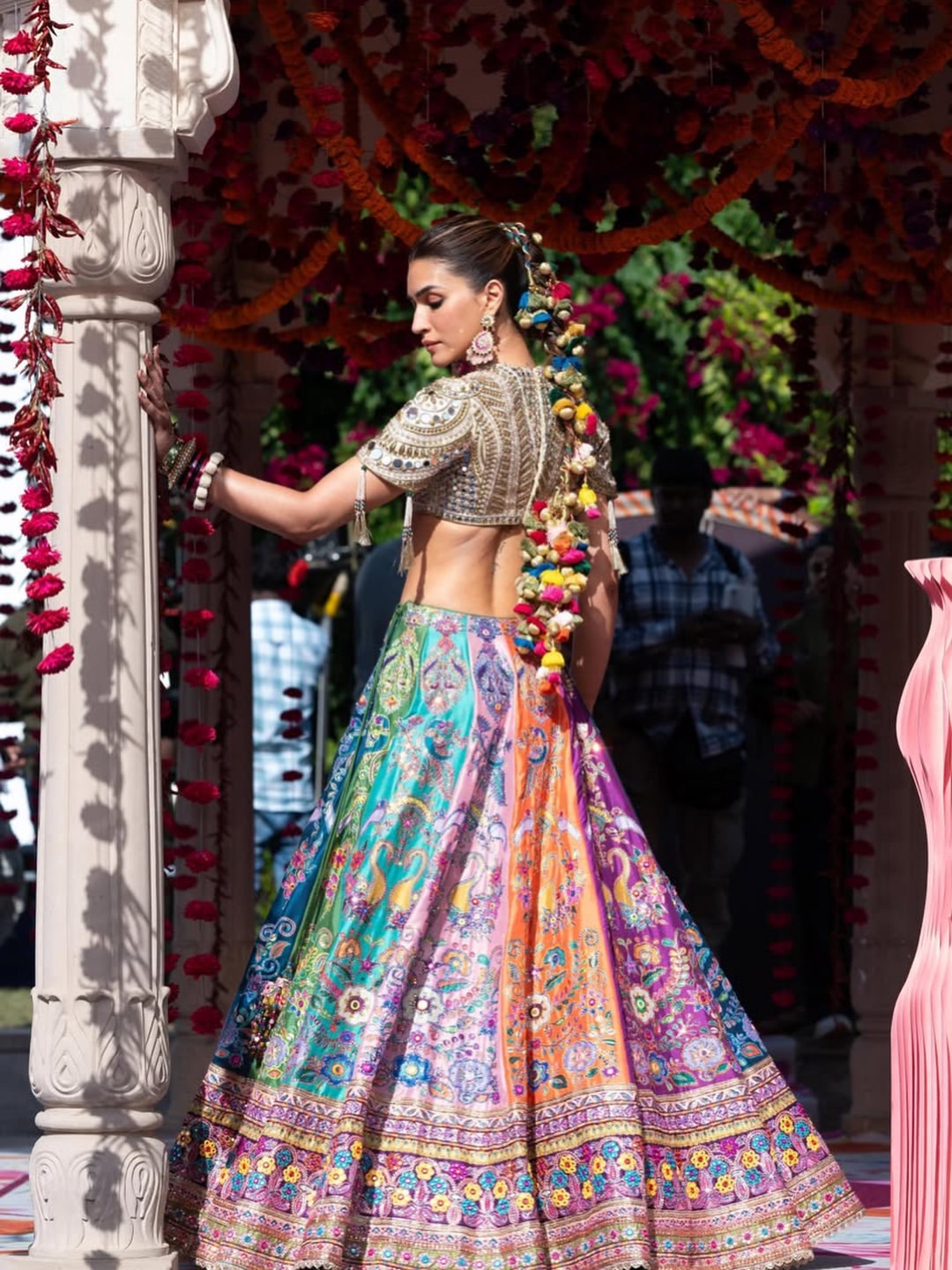 Parandi - Kriti Sanon look From Cocktail 2