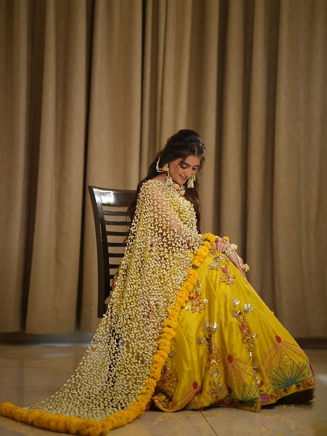 Phoolon Ka Dupatta – Luxury Floral Bridal Dupatta (Imported Flowers)