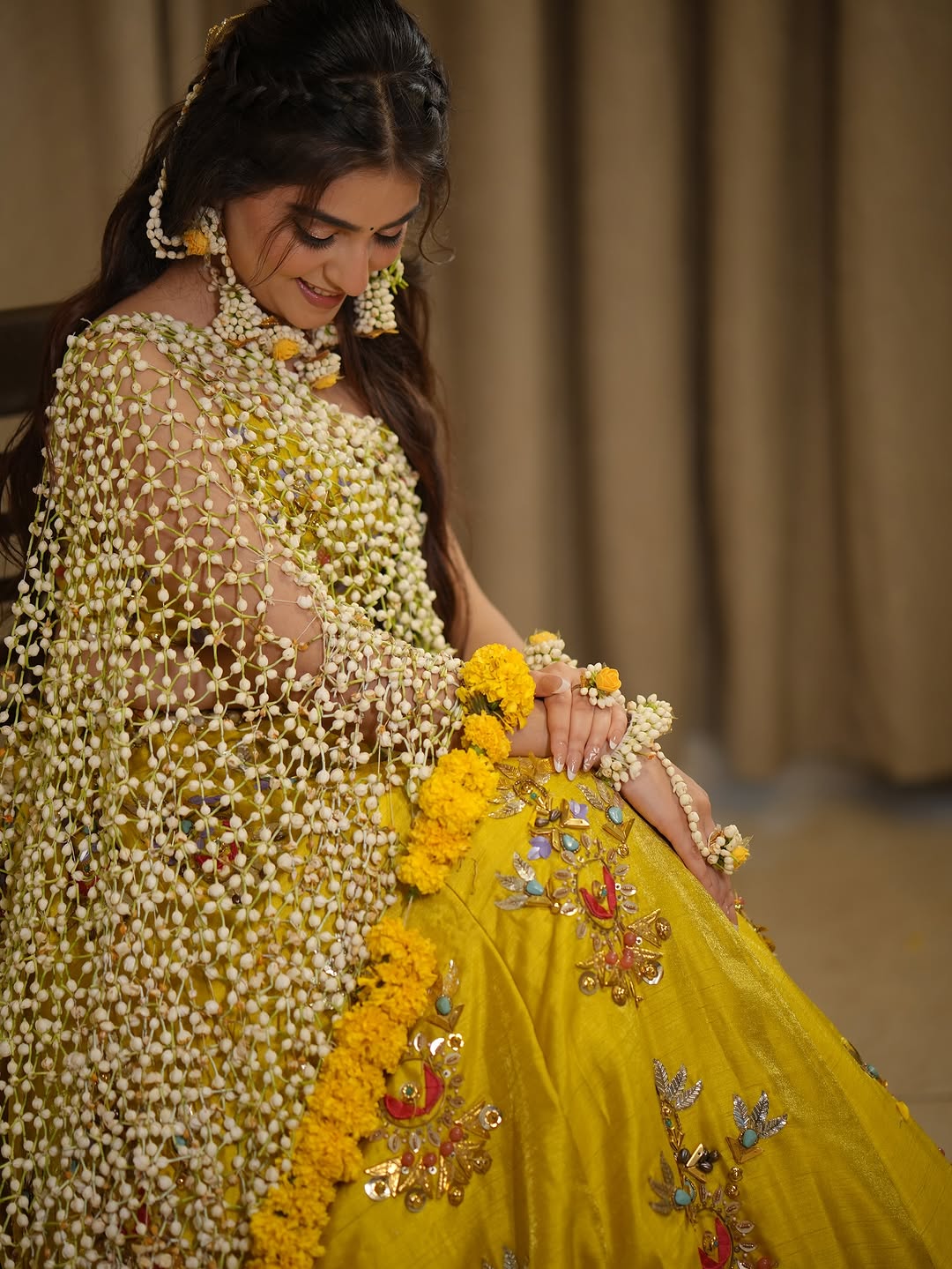 Phoolon Ka Dupatta – Luxury Floral Bridal Dupatta (Imported Flowers)