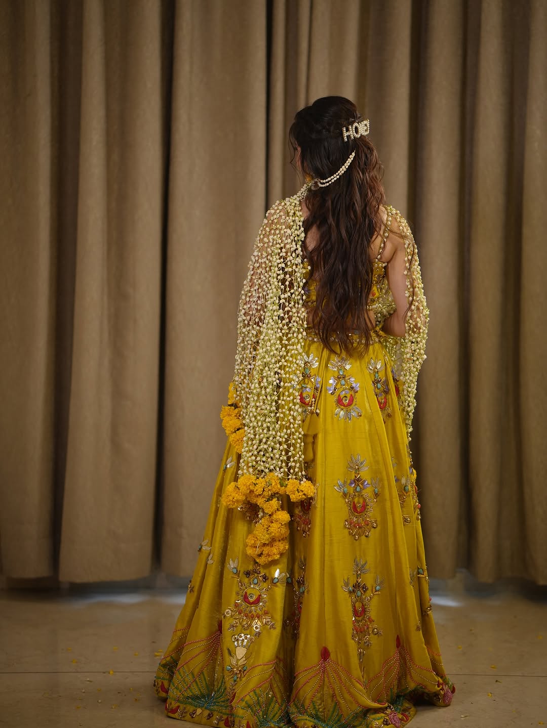 Phoolon Ka Dupatta – Luxury Floral Bridal Dupatta (Imported Flowers)