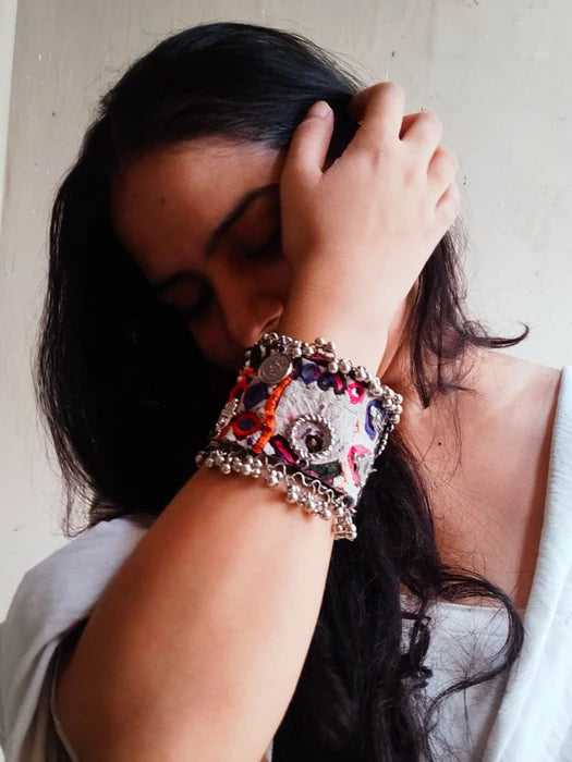 Bahar Handcuff