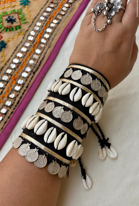 Banjara Black handcuff - Onesize