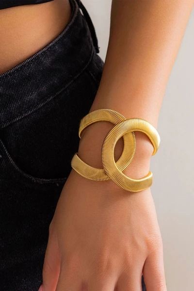 Twinkling twisted snake chain bracelet