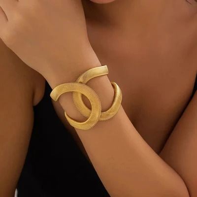 Twinkling twisted snake chain bracelet